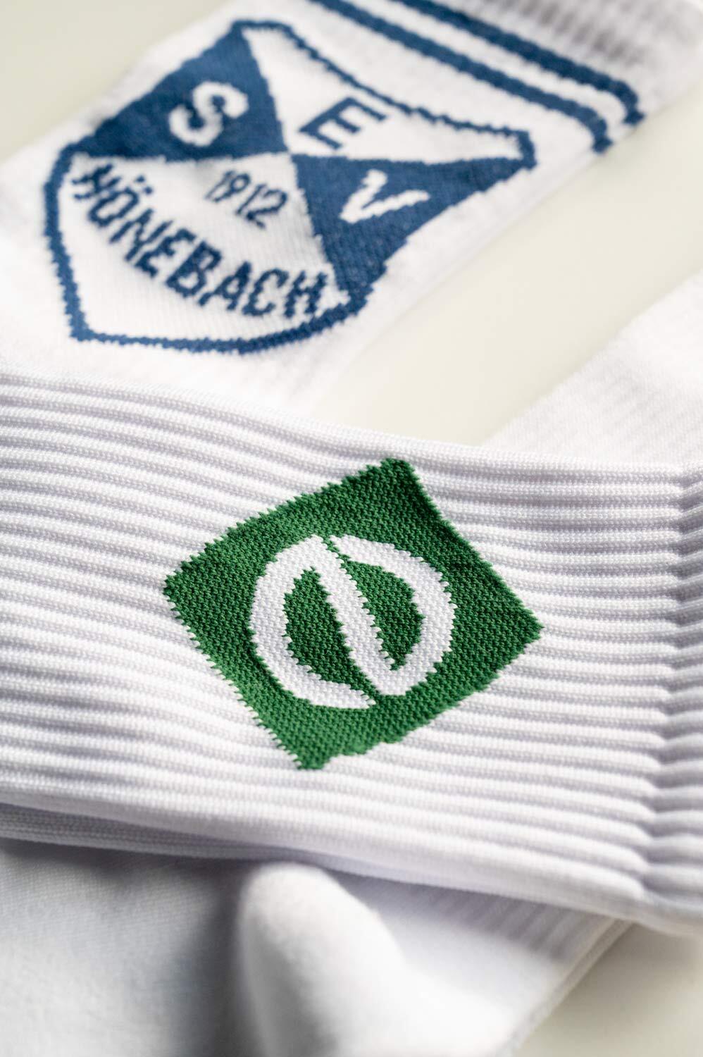 Nahaufnahme: Eingewebtes Logo in Gr&uuml;n